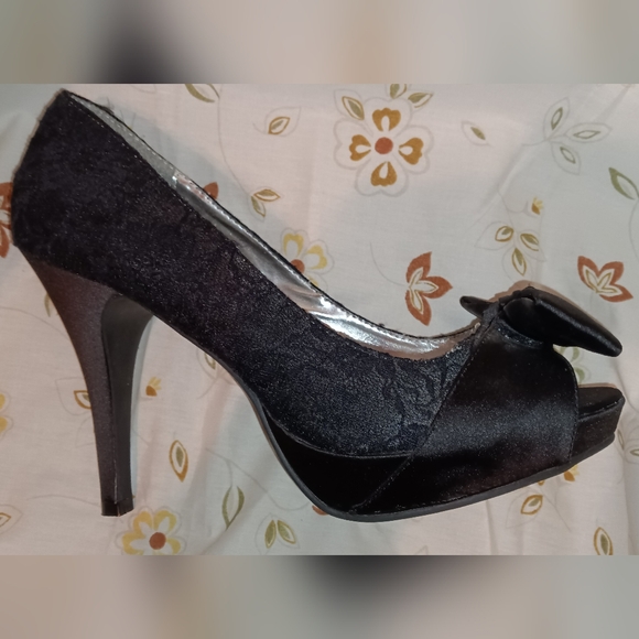 Rampage Heels - Picture 1 of 6